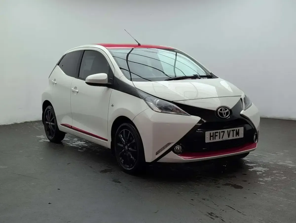 Used Toyota Aygo x-press 69 HP (50 kW) 2017 White Hatchback