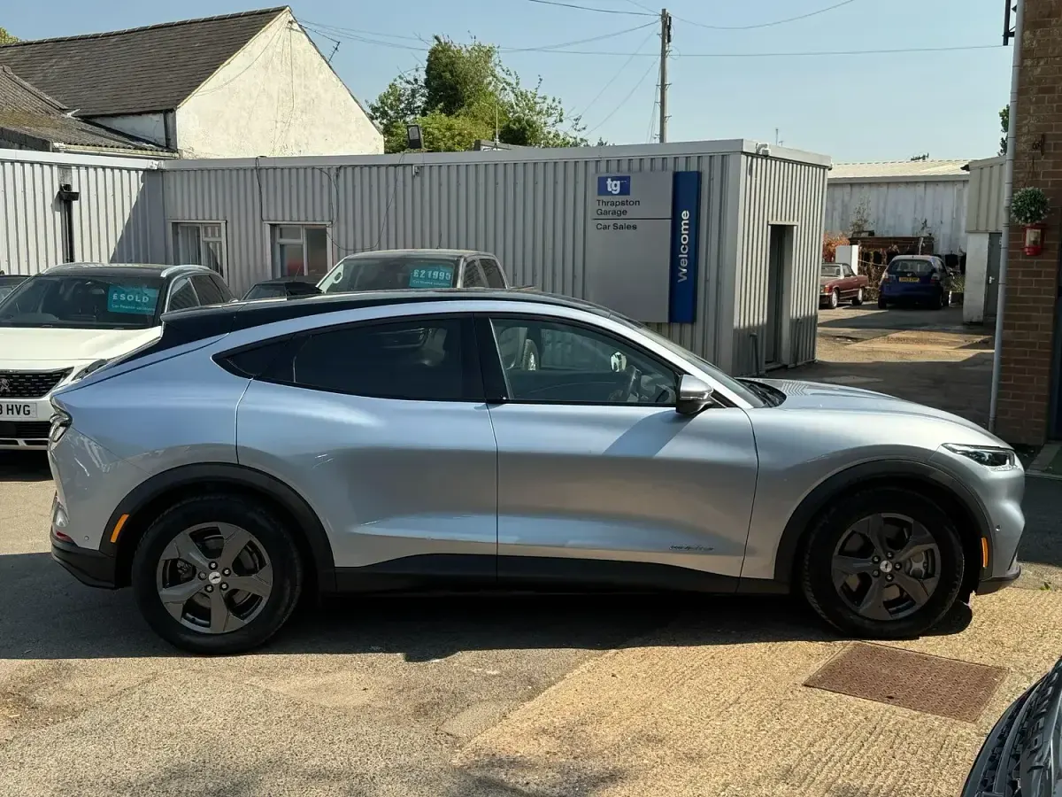 Used Ford Mustang Standard Range 269 HP (197 kW) 2022 Silver Hatchback