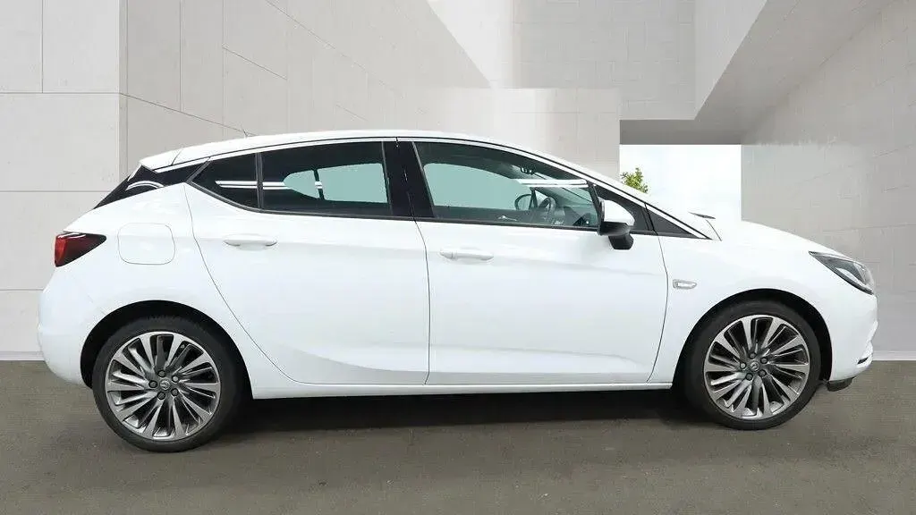 Used Vauxhall Astra 2019 White Hatchback