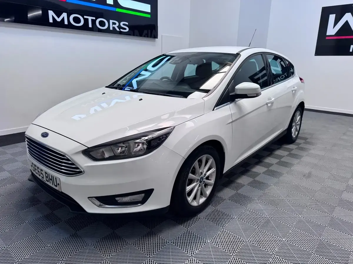 Used Ford Focus Titanium 115 HP (84 kW) 2015 White Hatchback