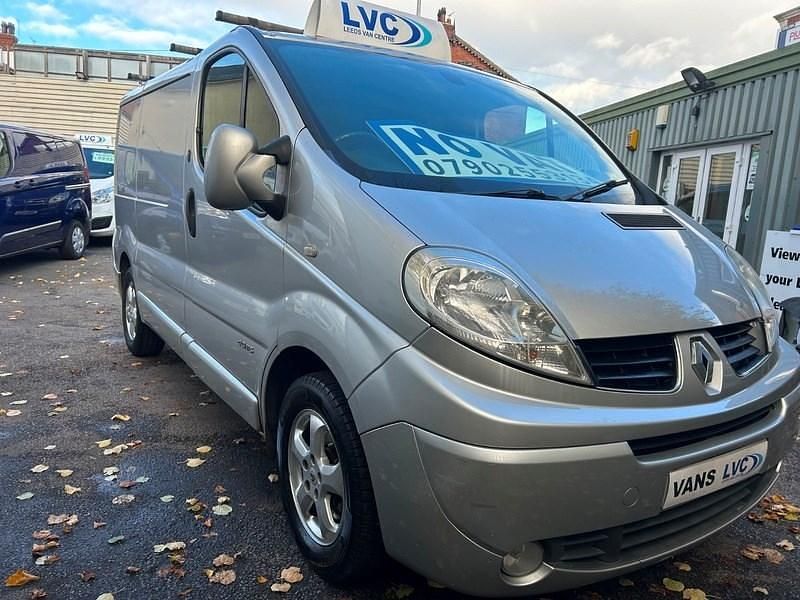Silver Used 2013 Renault Trafic MPV | £5,996 (Expensive) - Image 1/3