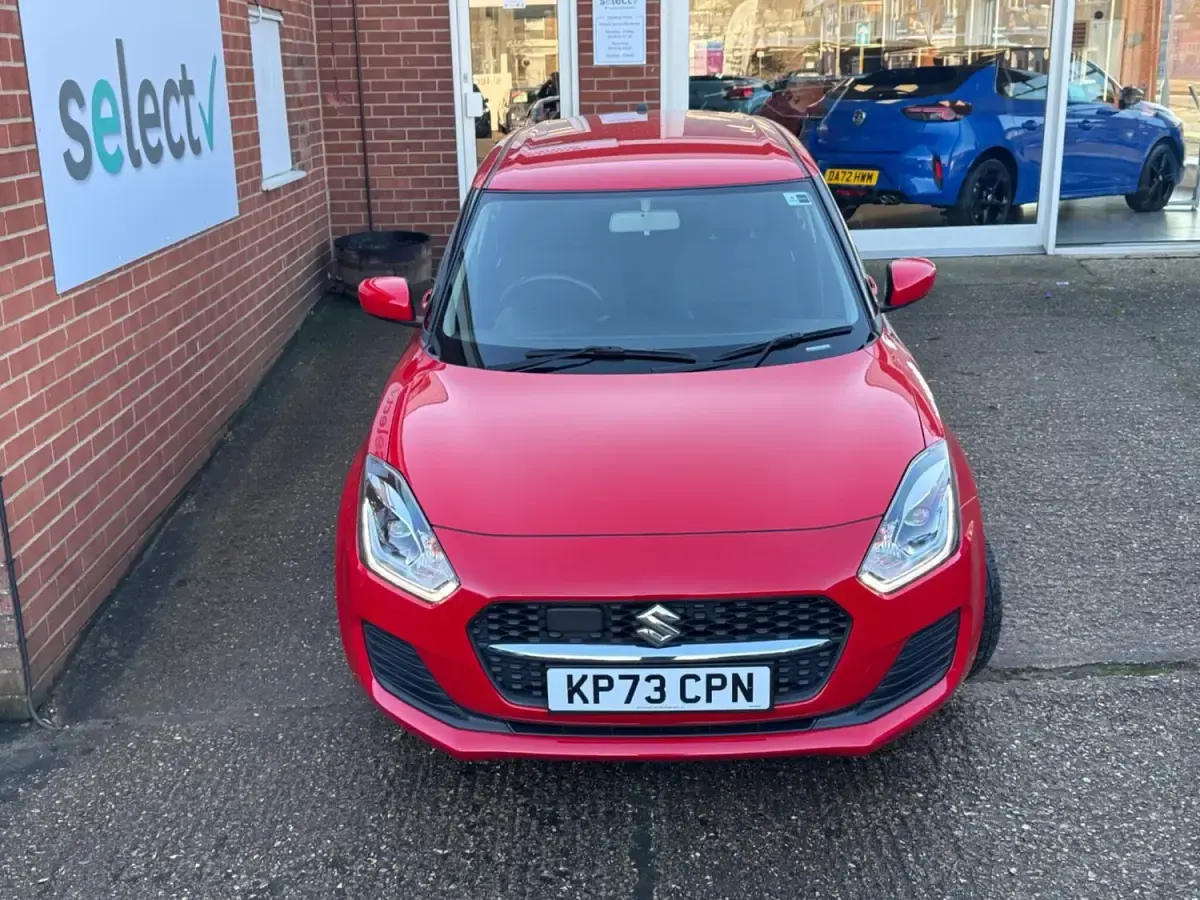 Używany Suzuki Swift SZ-L 83 KM (61 kW) 2023 Czerwony Hatchback