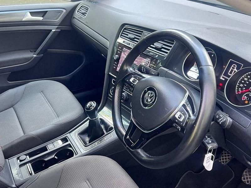 Usado VW Golf VII Match 115 HP (84 kW) 2019 Cinzento Citadino