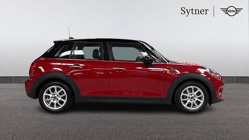Used Mini Cooper Hatch 134 HP (98 kW) 2017 Red Hatchback