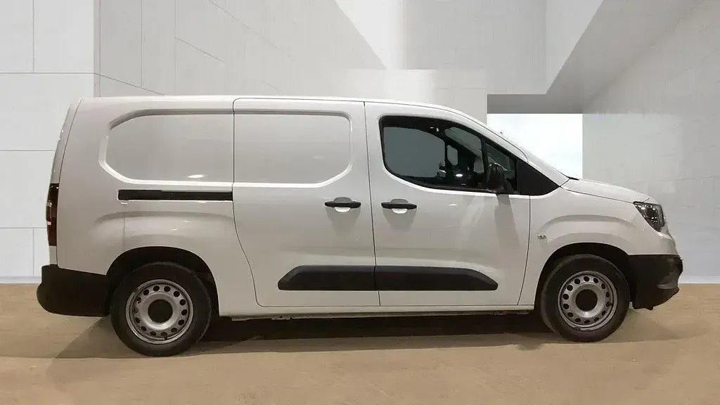 Used Vauxhall Combo 100 HP (73 kW) 2022 White MPV