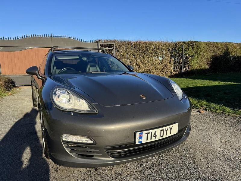 Used Porsche Panamera 250 HP (183 kW) 2012 Grey Hatchback