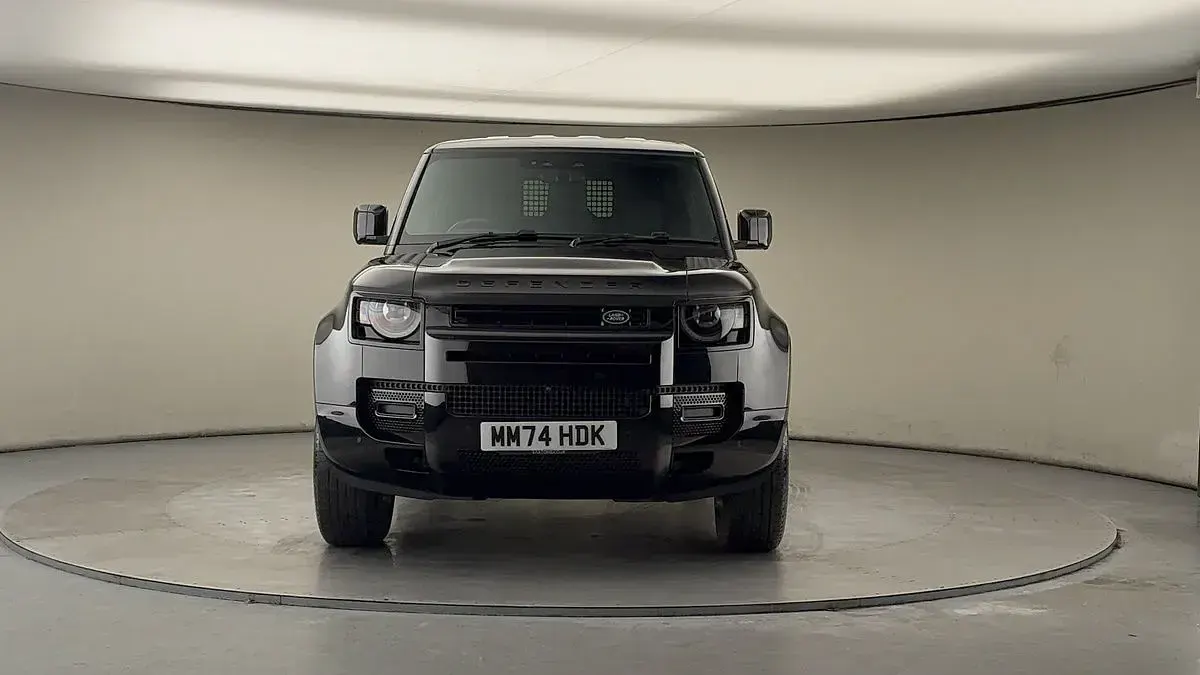 Used Land Rover Defender SE Dynamic 2024 Santorini black SUV