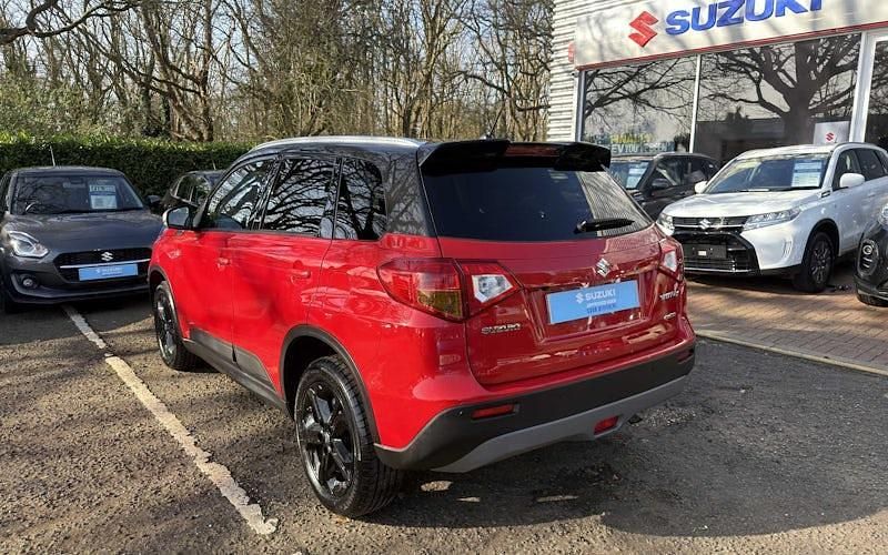 Used Suzuki Vitara 140 HP (102 kW) 2018 Red & black SUV