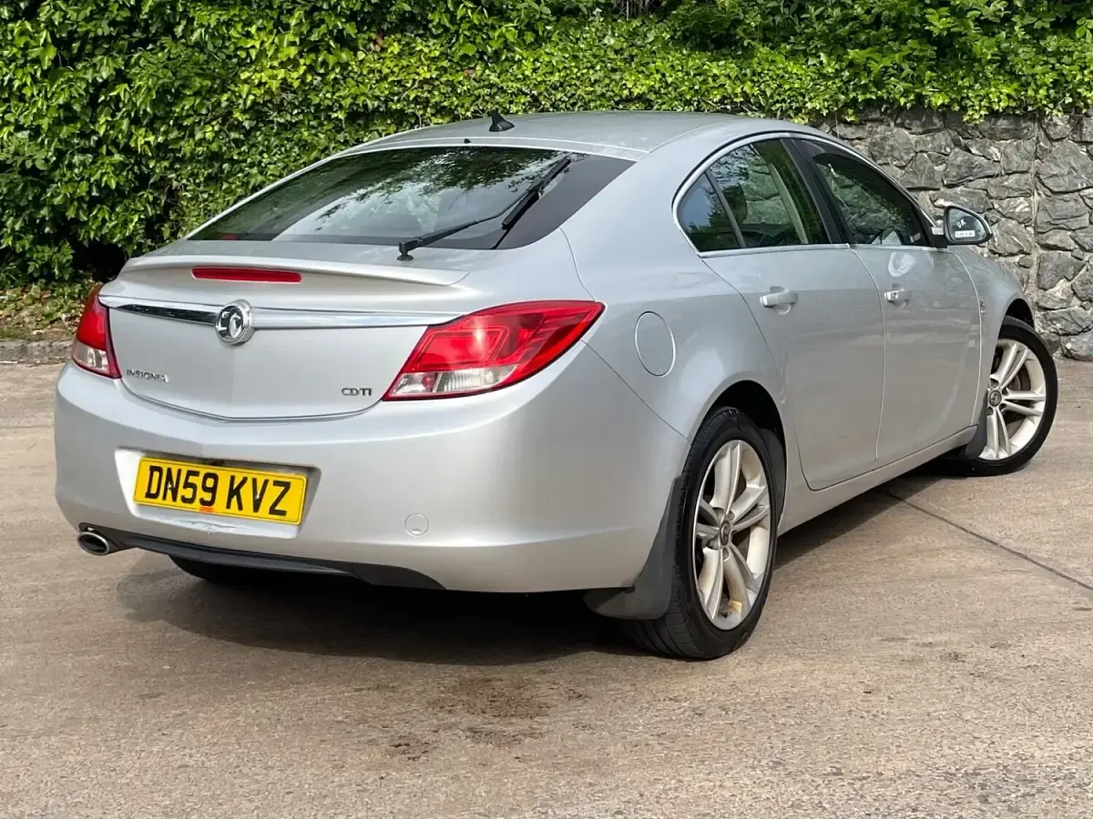 Used Vauxhall Insignia SRi 160 HP (117 kW) 2009 Silver Hatchback