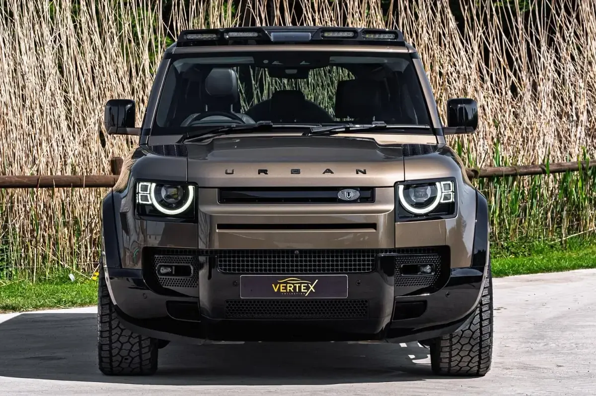 Used Land Rover Defender S 400 HP (294 kW) 2022 Brown SUV