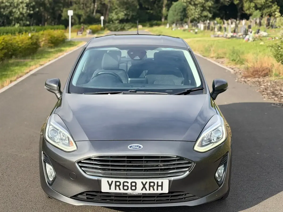 Used Ford Fiesta Zetec 100 HP (73 kW) 2018 Grey Hatchback