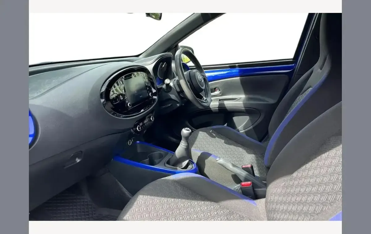 Used Toyota Aygo X 72 HP (52 kW) 2023 Blue SUV