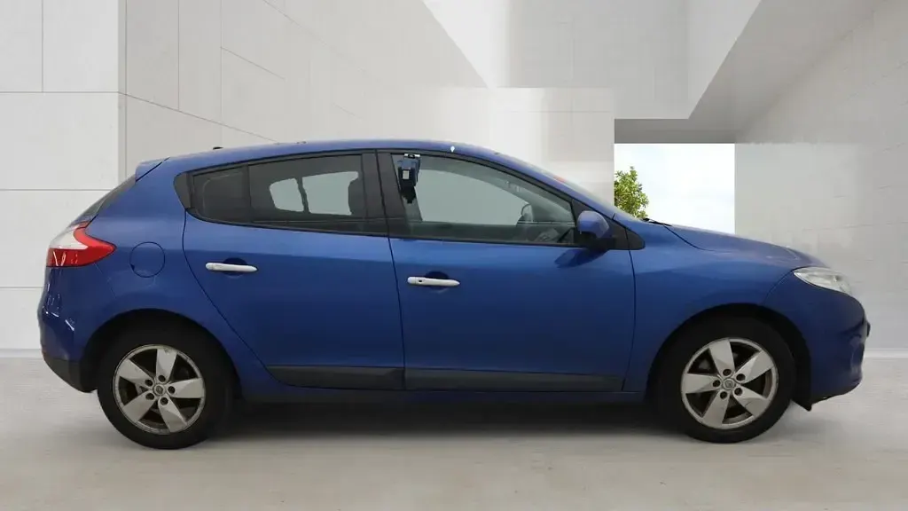 Used Renault Mégane Dynamique 130 HP (95 kW) 2011 Blue Hatchback