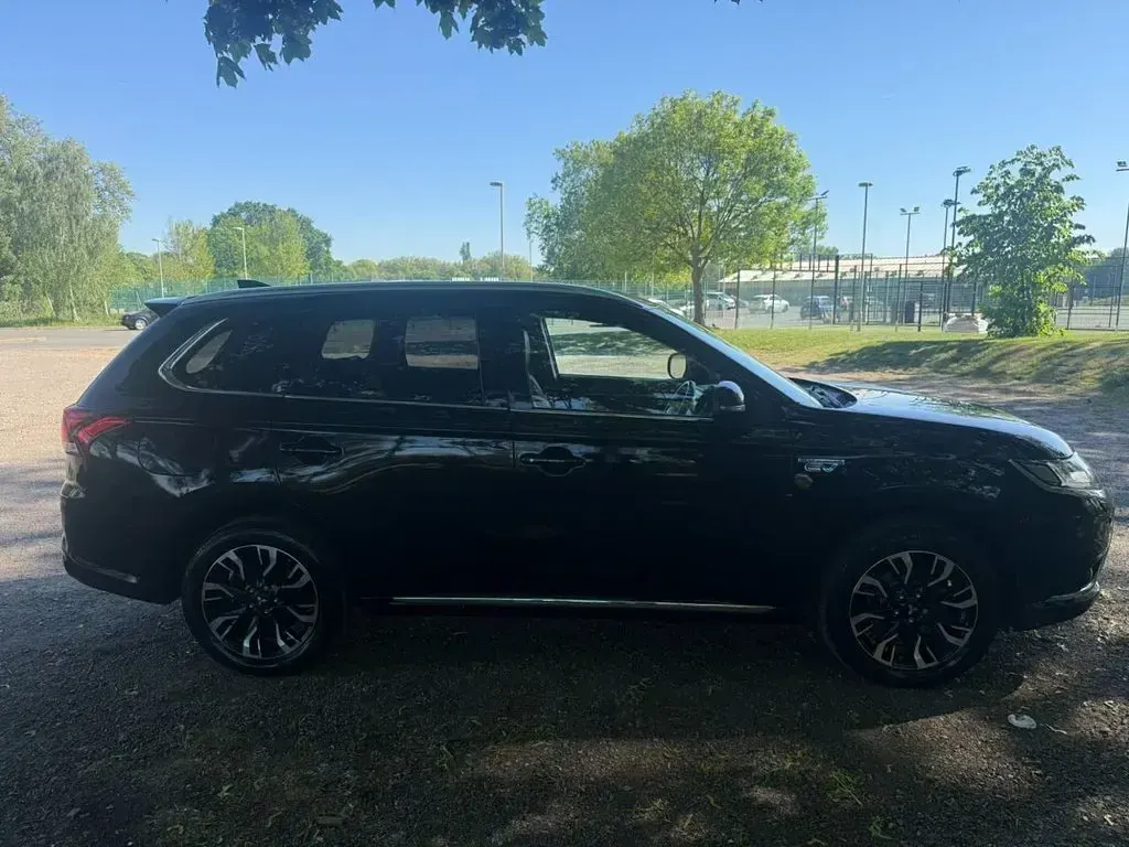 Used Mitsubishi Outlander 200 HP (147 kW) 2017 Black SUV