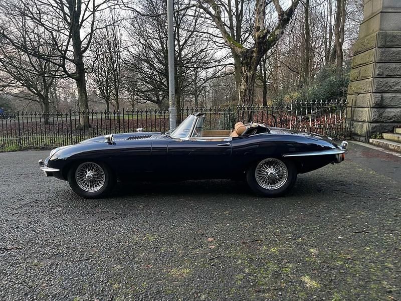 Used Jaguar E-Type 265 HP (194 kW) 1972 Blue Cabriolet
