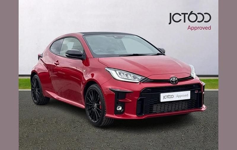 Used Toyota Yaris 257 HP (189 kW) 2021 Red Hatchback