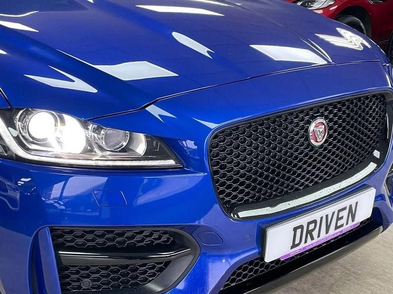Used Jaguar F-Pace R-Sport 180 HP (132 kW) 2018 Blue SUV