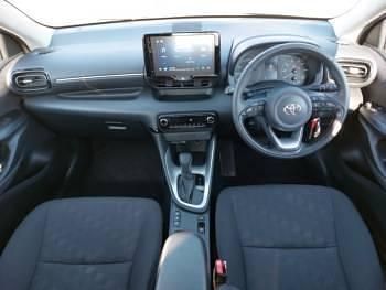 Used Toyota Yaris Hybrid 116 HP (85 kW) 2025 Blue Hatchback