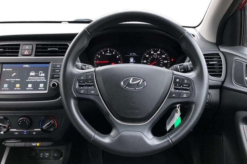 Used Hyundai i20 SE 84 HP (61 kW) 2019 Red Hatchback