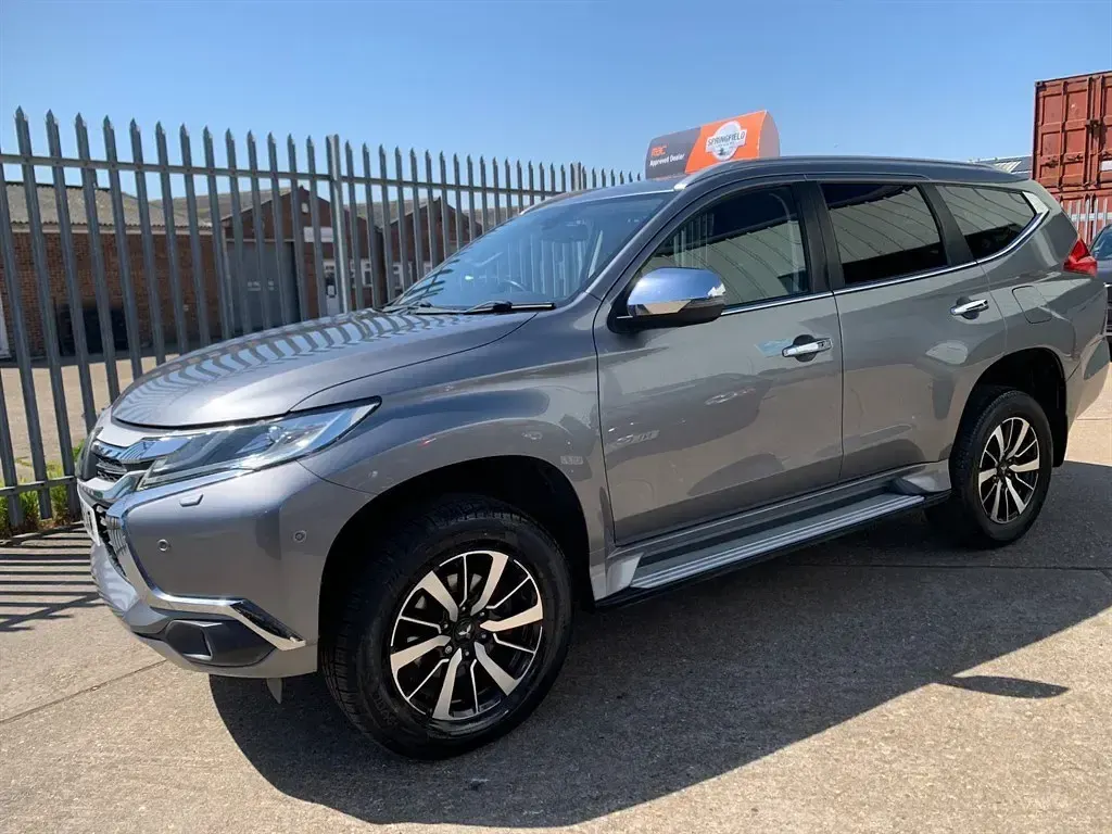 Second-hand Mitsubishi Shogun 2019 Gri SUV