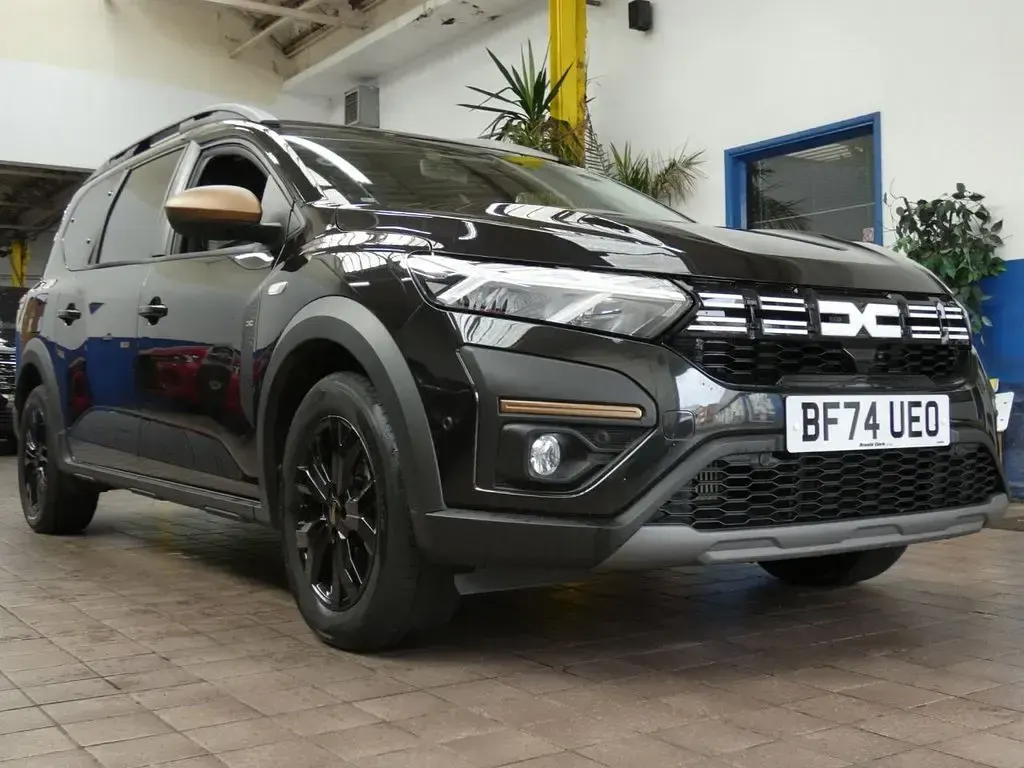 Used Dacia Jogger Extreme 110 HP (80 kW) 2024 Black MPV