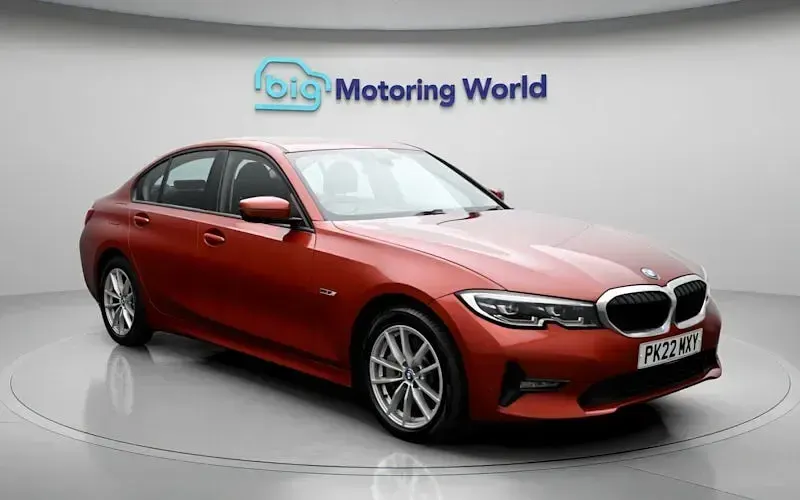 Usado BMW 330e 292 HP (214 kW) 2022 Laranja Sedan