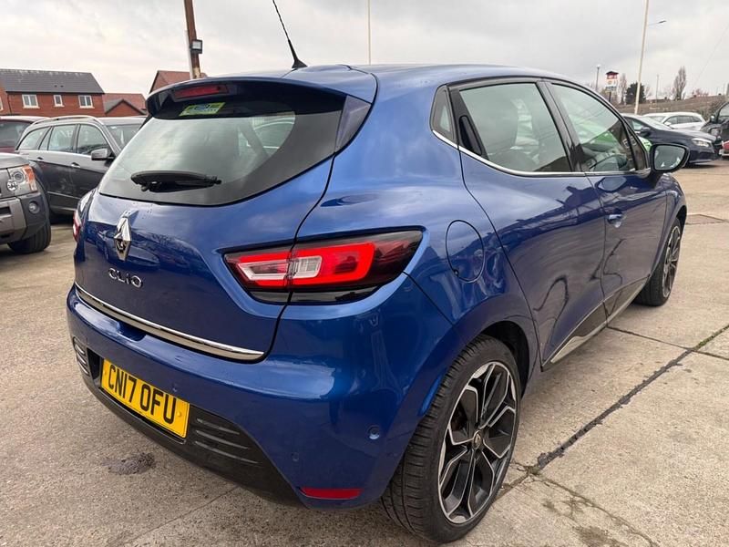 Used Renault Clio IV Signature 2017 Blue Hatchback