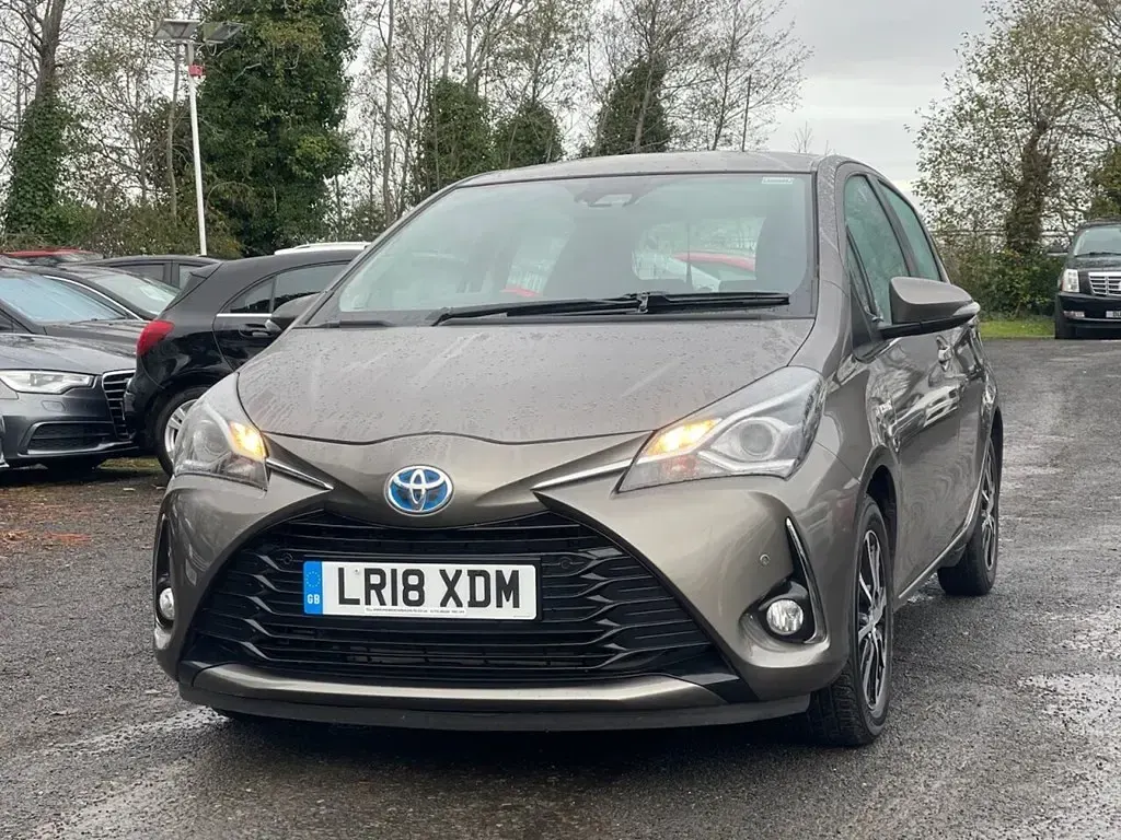 Used Toyota Yaris 100 HP (73 kW) 2018 Bronze Hatchback