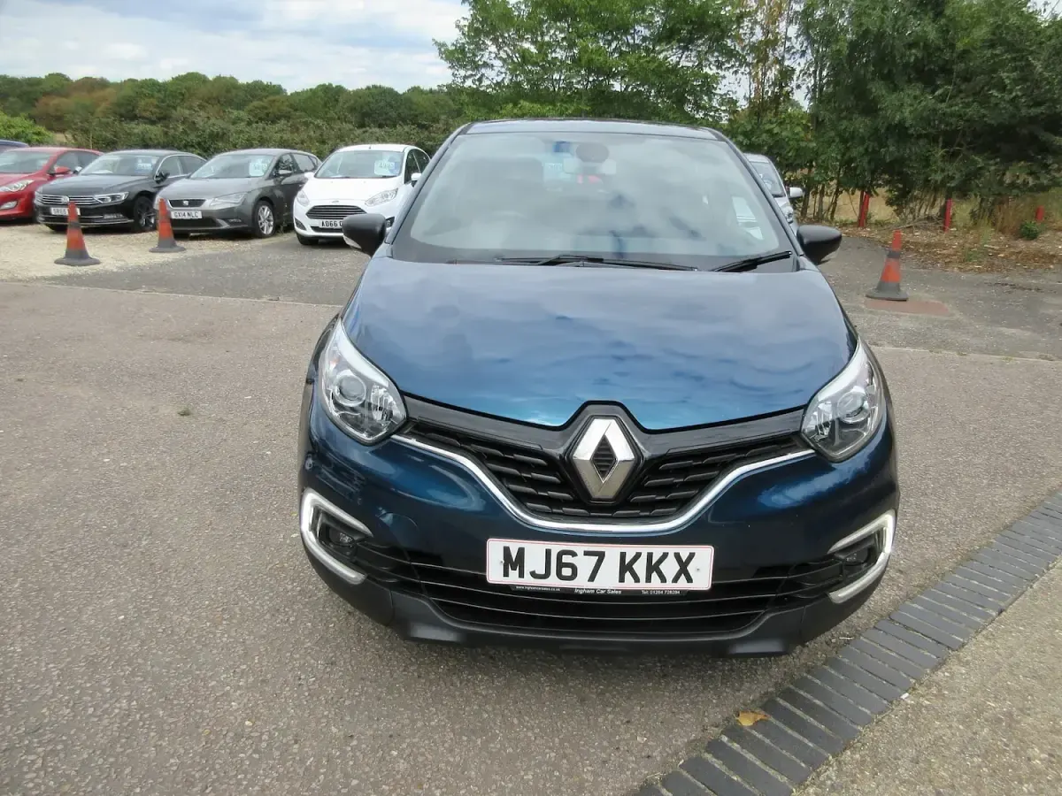 Used Renault Captur Dynamique 88 HP (64 kW) 2017 Blue SUV