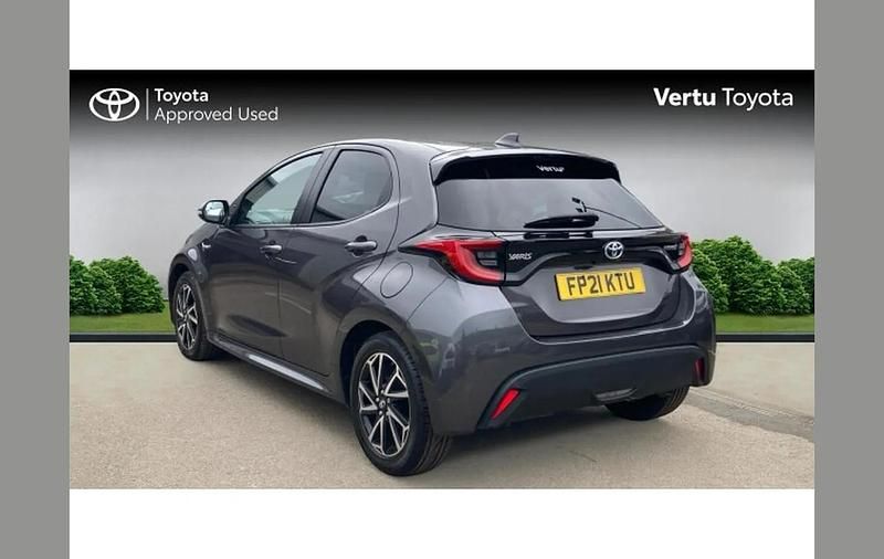 Used Toyota Yaris Hybrid Design 116 HP (85 kW) 2021 Grey Hatchback