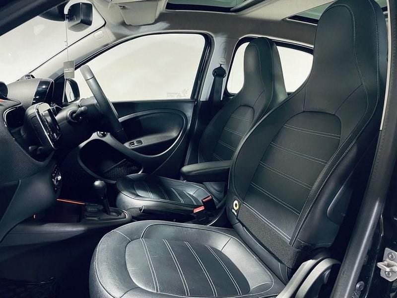 Used Smart ForFour Electric Drive Premium 60 kW (82 HP) 2021 Black Hatchback