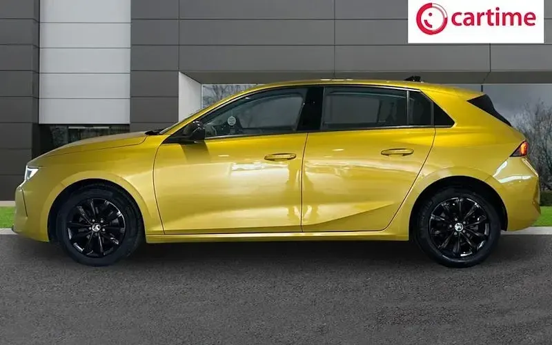 Used Vauxhall Astra Design Edition 131 HP (96 kW) 2025 Hatchback