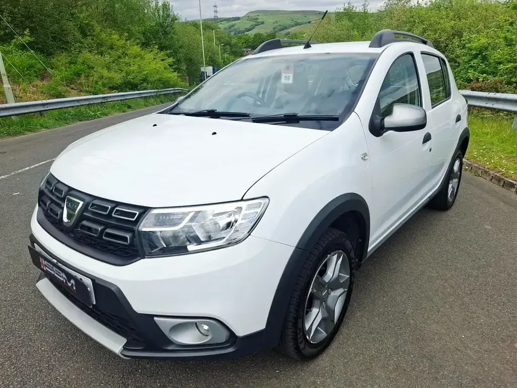 Used Dacia Sandero Lauréate 90 HP (66 kW) 2017 White Hatchback