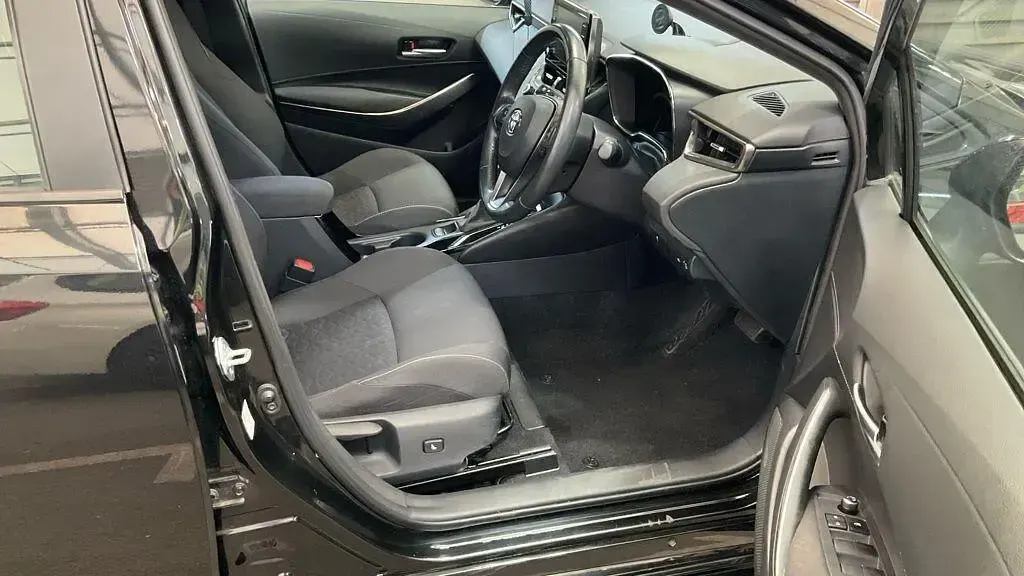 Used Toyota Corolla 120 HP (88 kW) 2022 Black Estate