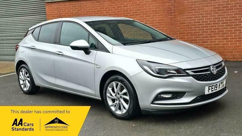 Used Vauxhall Astra Design Edition 110 HP (80 kW) 2019 Silver Hatchback