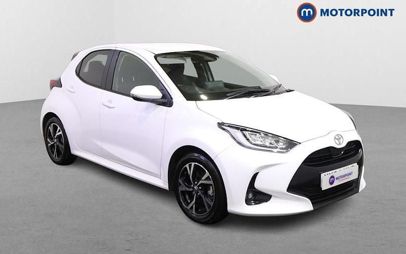 Used 2025 Toyota Yaris Hybrid Design Hatchback | £18,899 (Good price) - Image 1/4