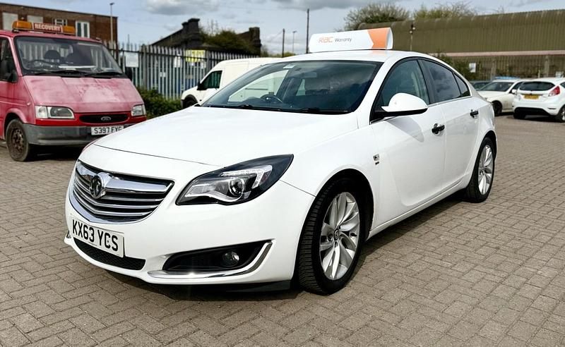 Used Vauxhall Insignia SRi 140 HP (102 kW) 2013 White Hatchback