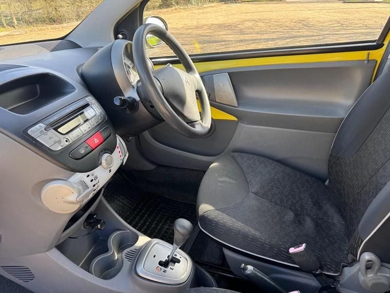 Used Peugeot 107 68 HP (50 kW) 2010 Yellow Hatchback