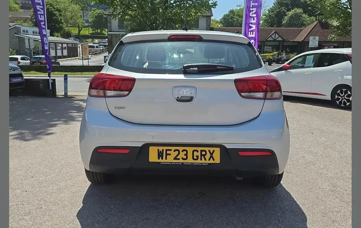 Used Kia Rio 101 HP (74 kW) 2023 Silver Hatchback