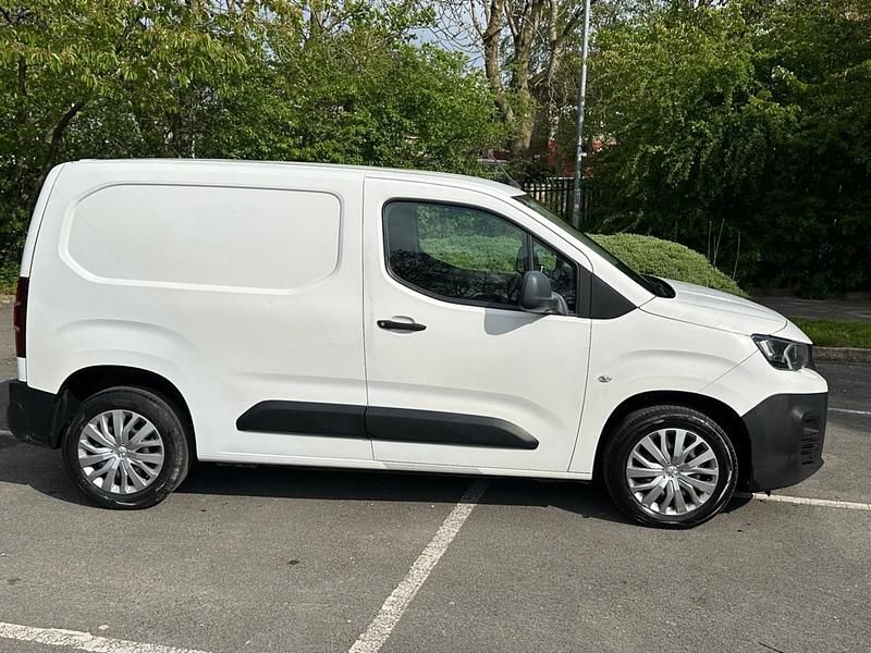Second-hand Peugeot Partner 2019 Alb Monovolum
