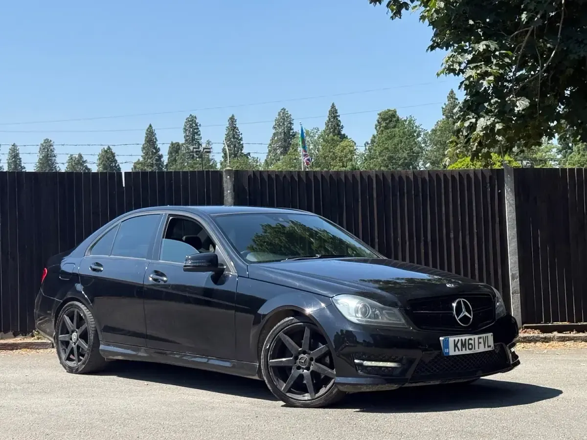 Used Mercedes C200 136 HP (100 kW) 2011 Black Sedan