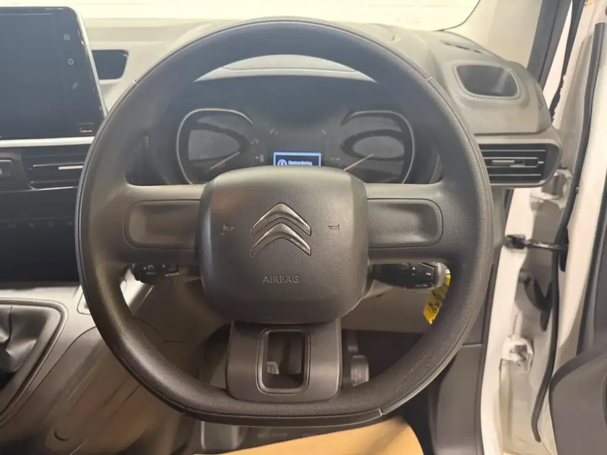 Used Citroën Berlingo 100 HP (73 kW) 2022 White MPV