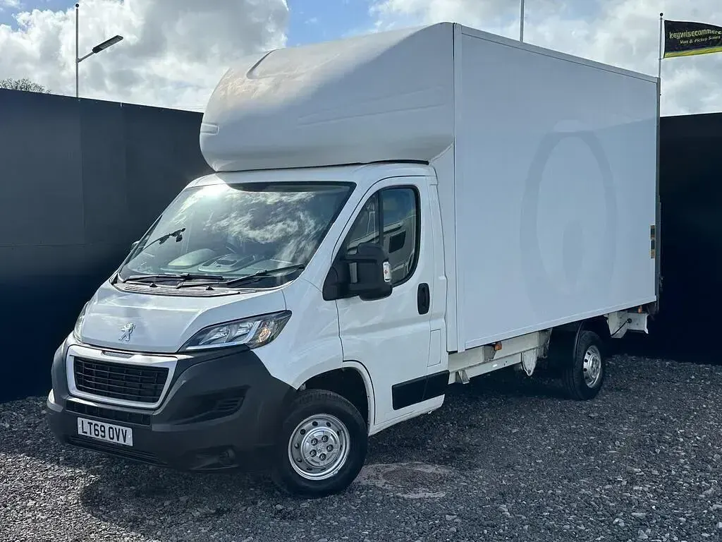 Used Peugeot Boxer Business-Line 160 HP (117 kW) 2019 White Van