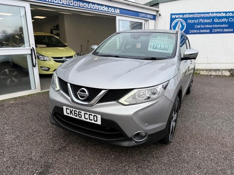 Silver Used 2016 Nissan Qashqai N-Connecta SUV | £7,999 (Good price) - Image 1/4
