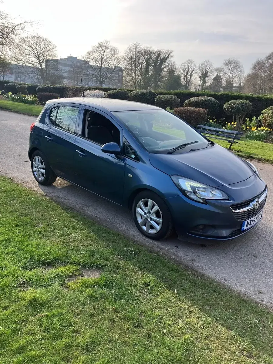 Used Vauxhall Corsa Design Edition 95 HP (69 kW) 2015 Blue Hatchback