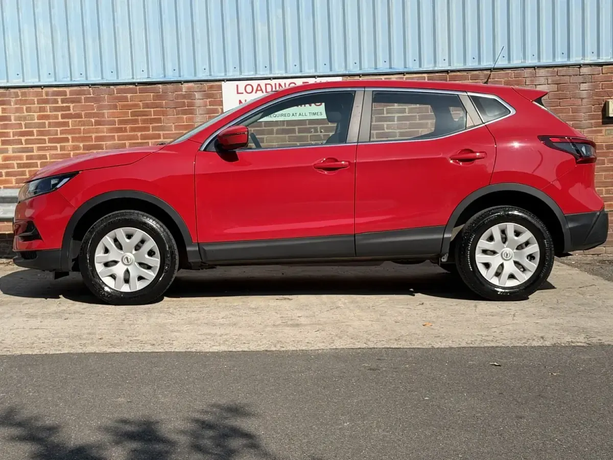 Used Nissan Qashqai Visia 115 HP (84 kW) 2018 Red SUV