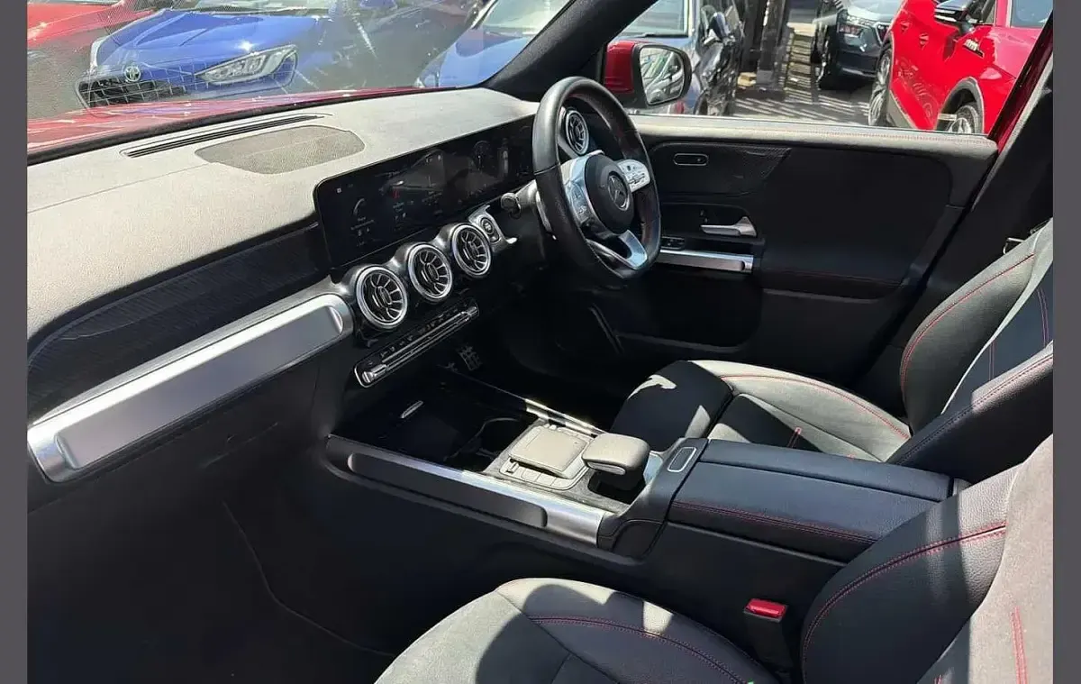 Used Mercedes GLB200 AMG Line Premium Plus 161 HP (118 kW) 2022 Red SUV
