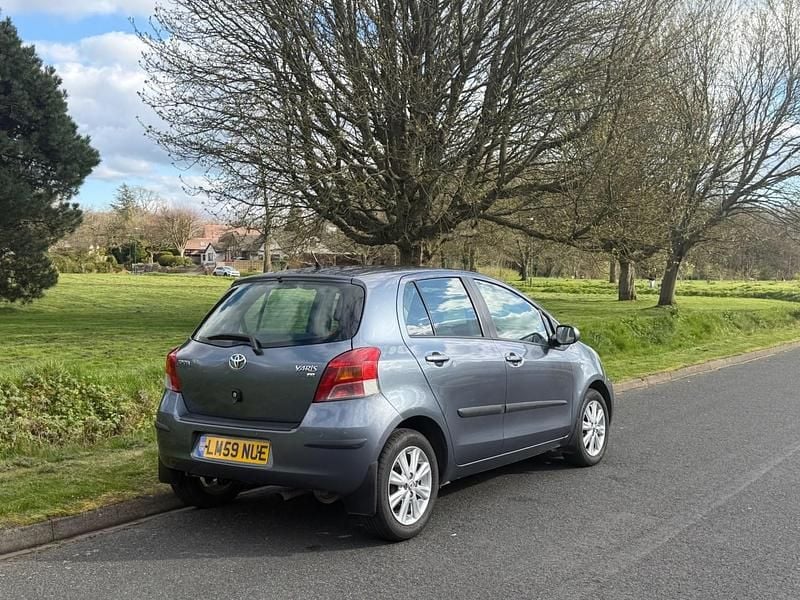 Used Toyota Yaris 87 HP (63 kW) 2009 Blue Hatchback