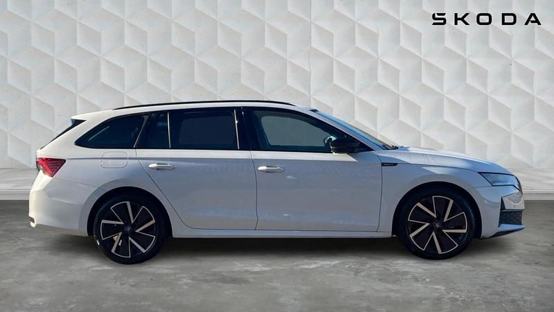 Used Skoda Octavia SportLine 150 HP (110 kW) 2025 Moon white metallic Estate