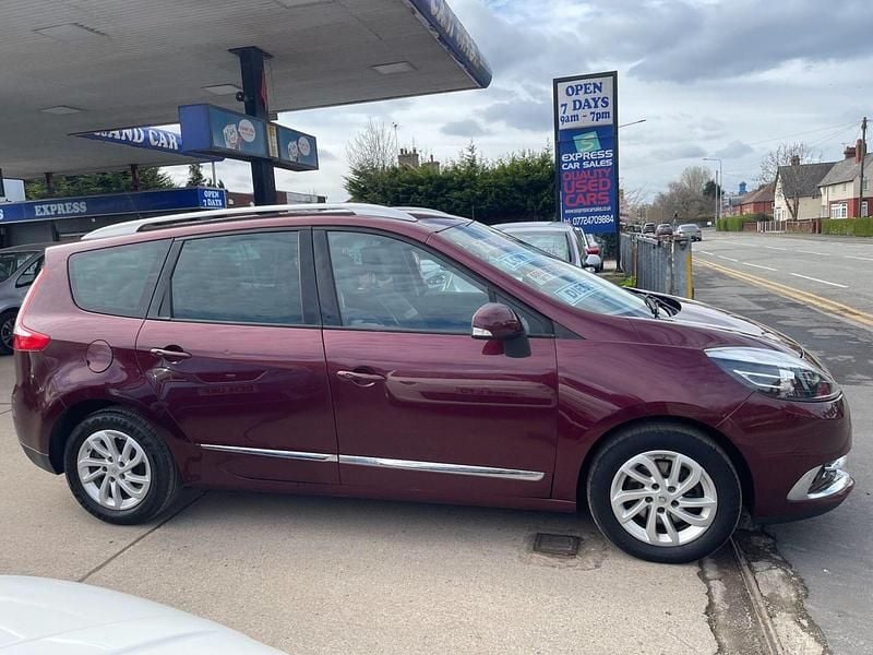 Used Renault Grand Scénic IV Dynamique 2016 Red MPV